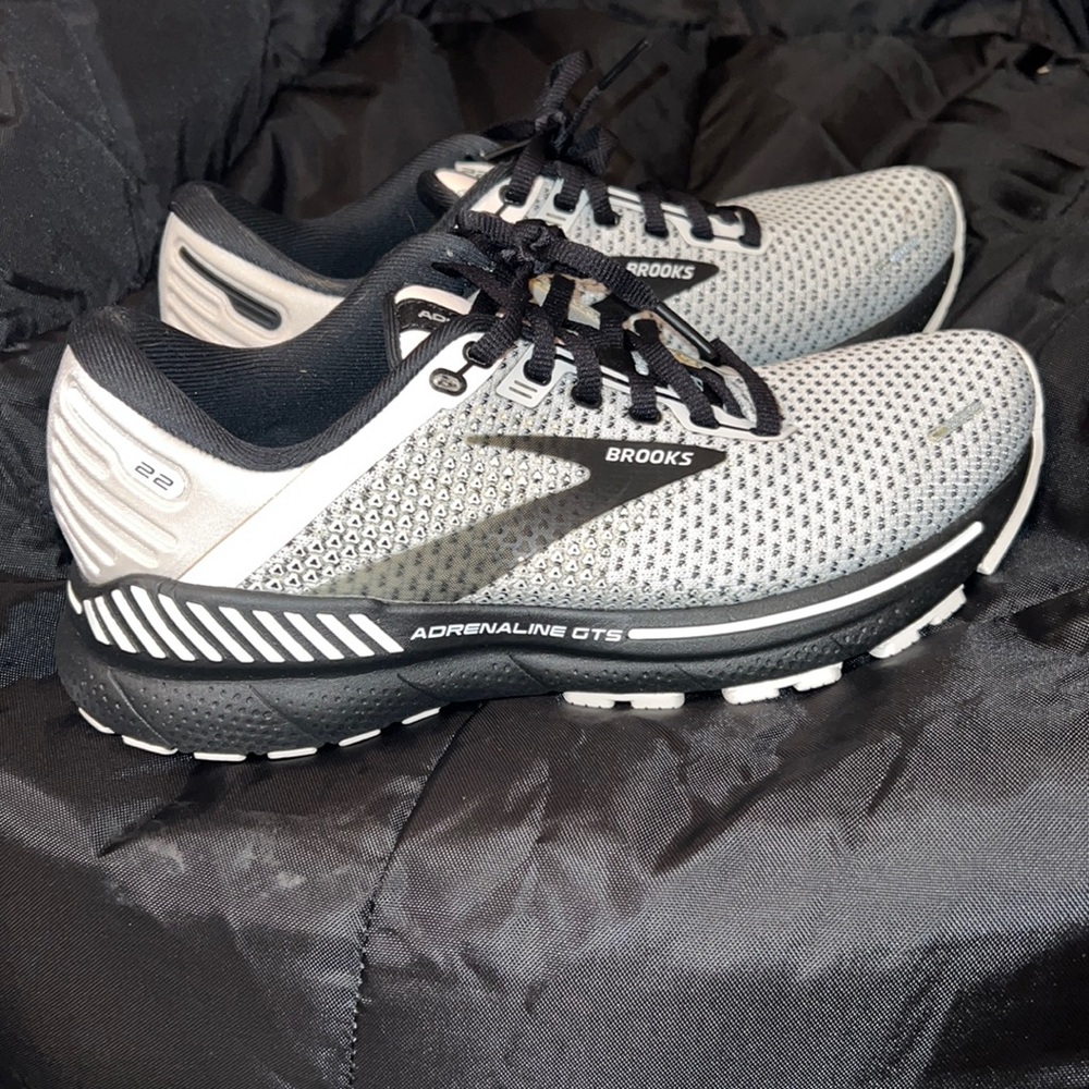 Brooks Adrenaline GTS 22